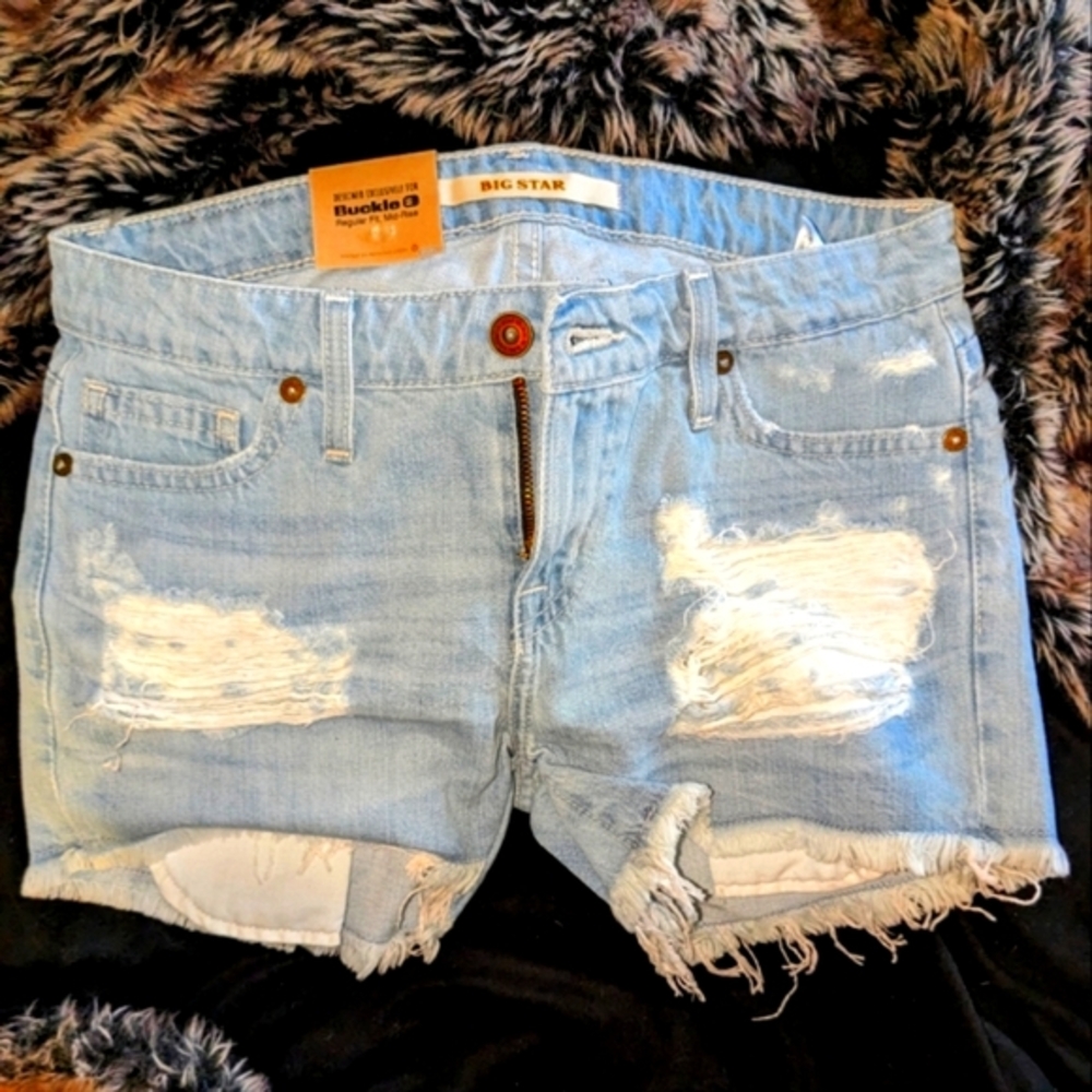 BIGSTAR Jean shorts//SZ 25//Distressed Never Worn